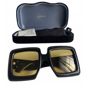 SOLD — Gucci 70s inspired sunglasses 💅